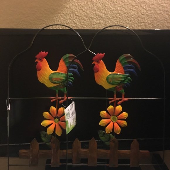 2 Metal Garden Fence - Picture 2 of 8